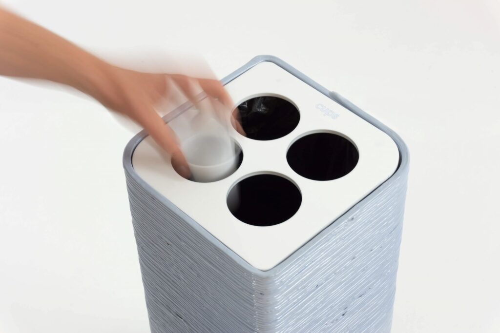 Lid of waste bin for HEMA made from recycled plastic
