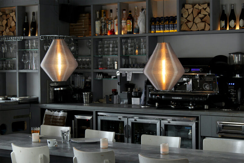 Sustainable pendant lamps Ion made from recycled plastic