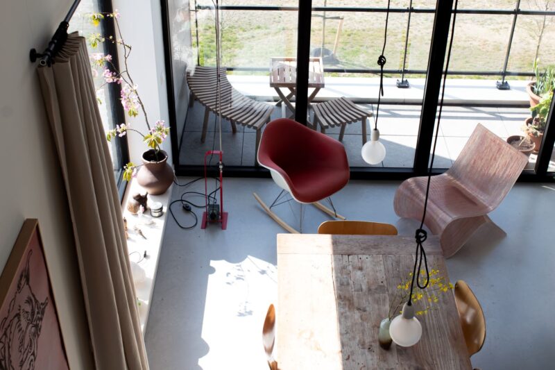 Duurzame loungestoel Lumbar van gerecycled plastic transparant roze rood geel