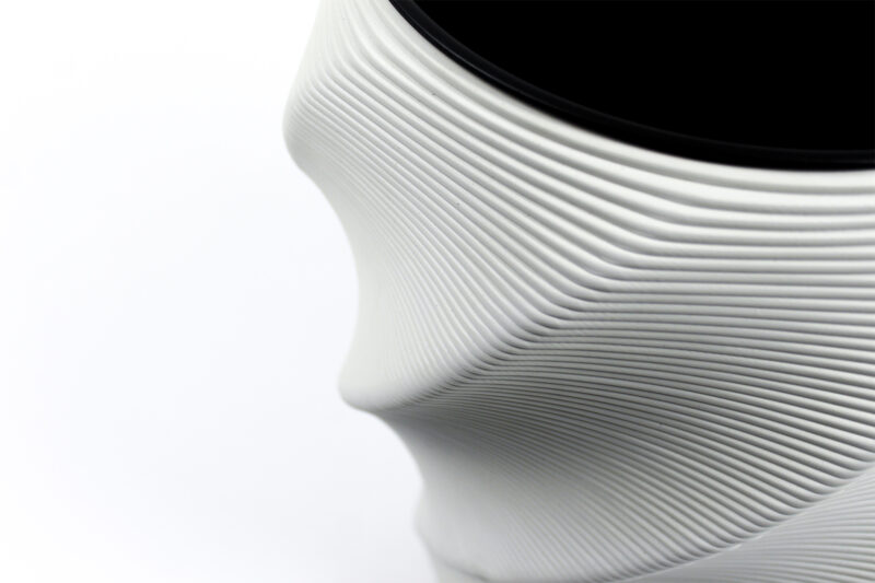 3D-printed plantpot Swirl from recycled plastic refrigerator white close-up