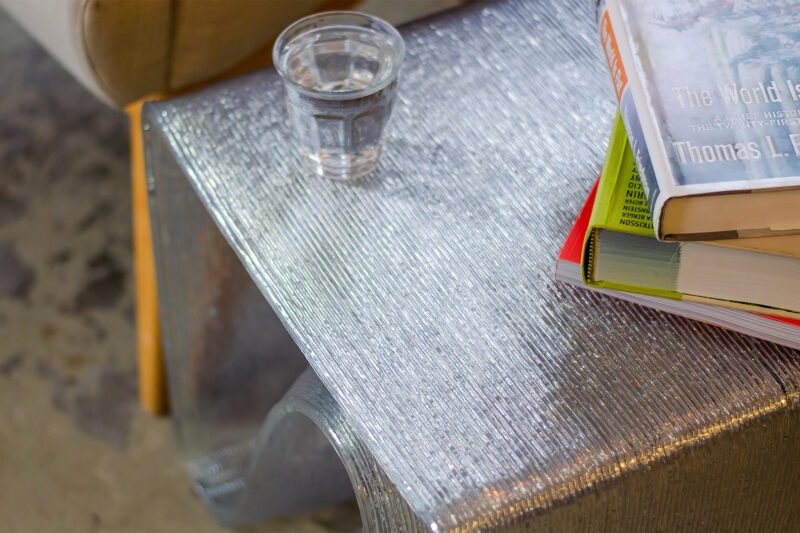 Wavy Table sustainable side table from recycled plastic 3D-printer transparent close-up