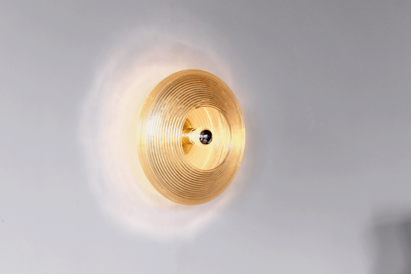 Wall light from recyclede CD cases, made with a 3D-printer, side view